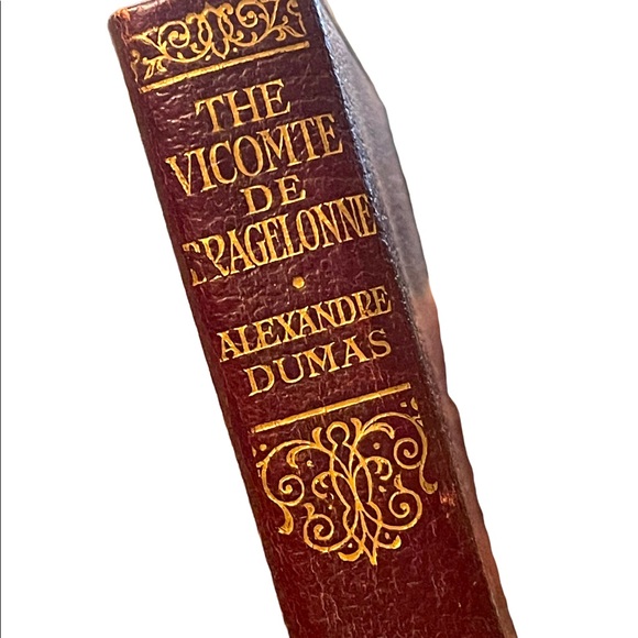 Antique 1908 THE VICOMTE DE BRAGELONNE by Alexandre Dumas-- VERY RARE--635 Pages - Picture 7 of 10